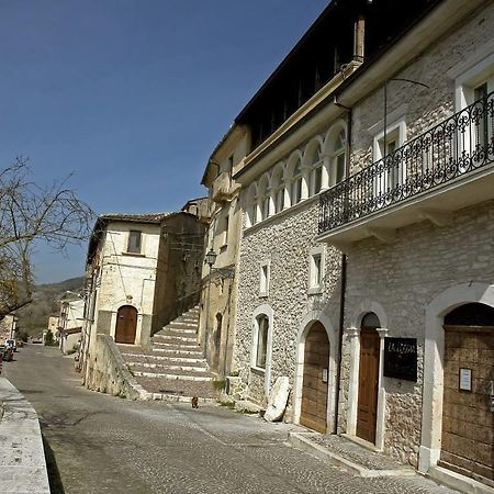 La Loggia Di Federico Hotel Navelli Cameră foto